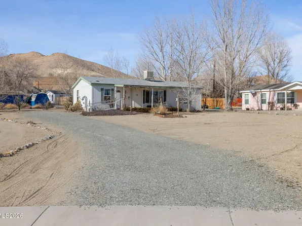 4 Mobil Ct, Yerington, NV 89447