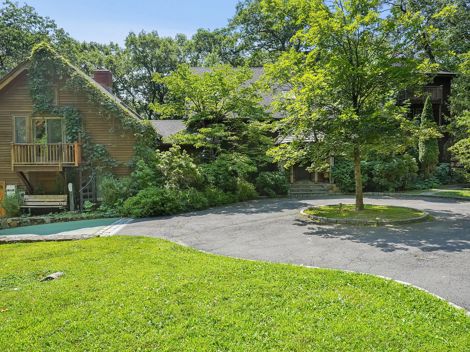 4 bed, 4.5 bath, 3350 sqft, $15,000 — Photo 4