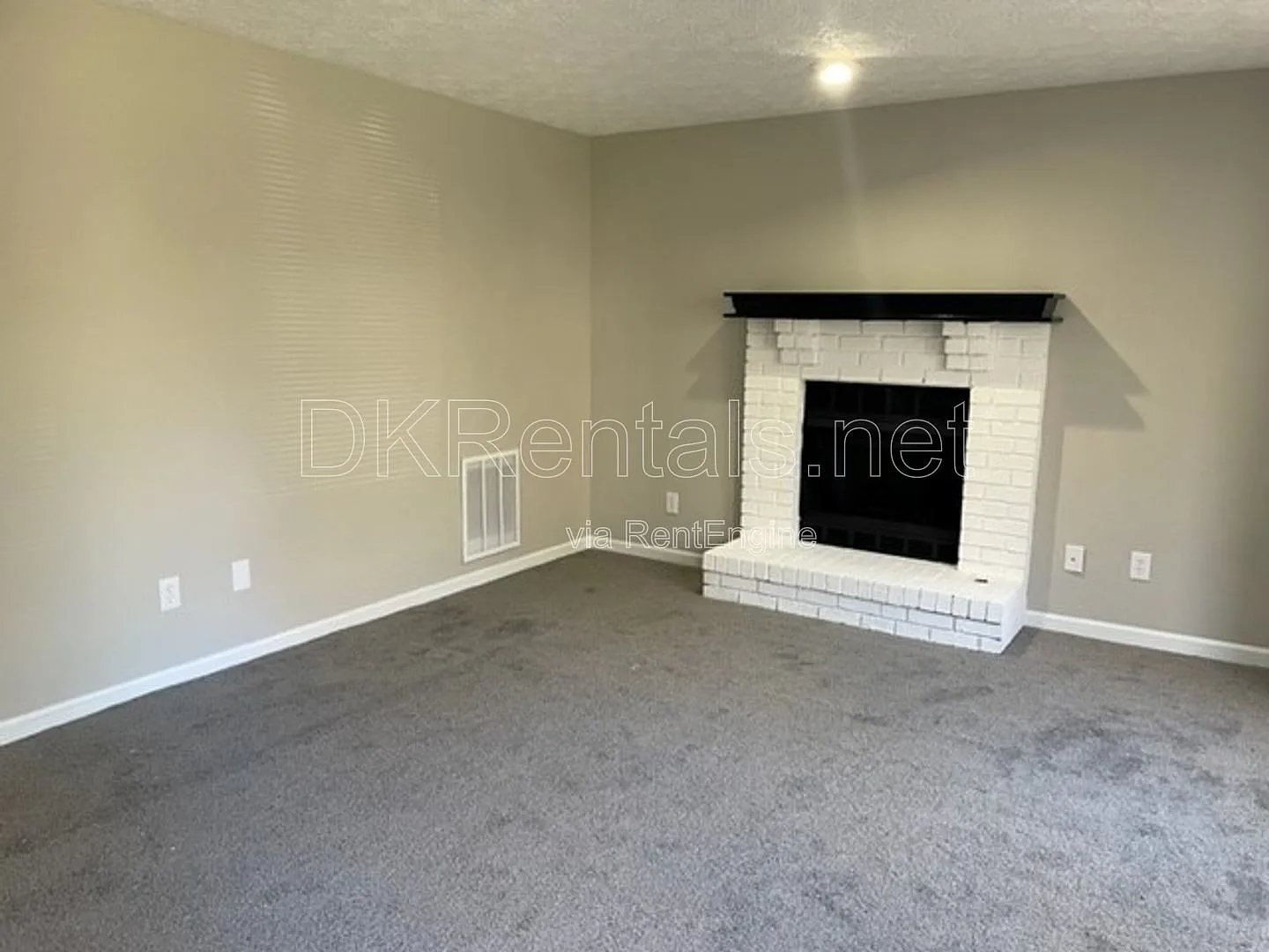 3 bed, 2.5 bath, 1264 sqft, $1,900 — Photo 3