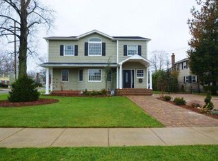 850 Thomas Ave, Baldwin, NY 11510