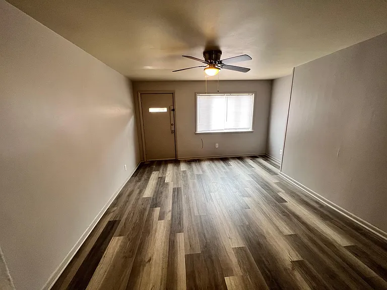 909 Clay St — Photo 4