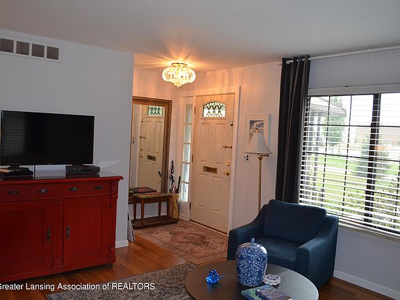 3rd image of 40852 Newport Dr