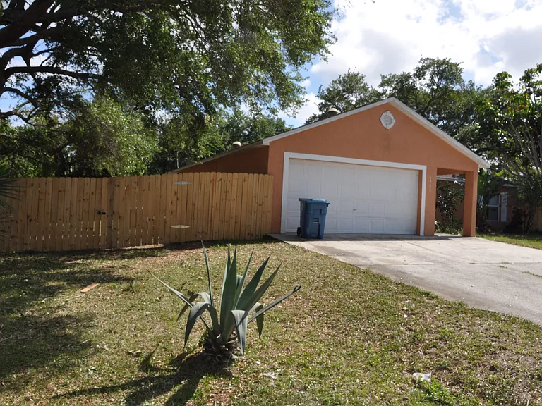 1706 Apache St NE — Photo 3