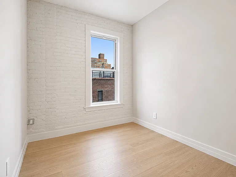 241 W 13th St #8 — Photo 4