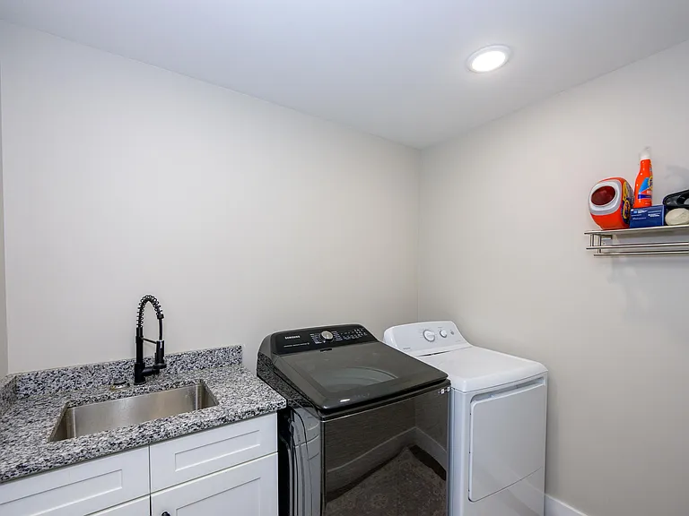 299 Hampton Rd — Photo 35