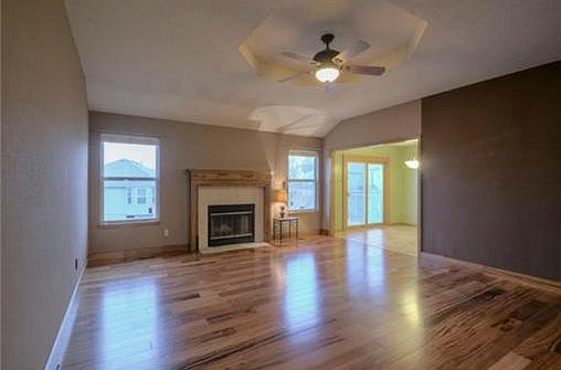 3rd image of 4821 Raymond Ave