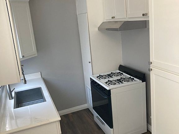 3rd image of 445 Redondo Ave #2