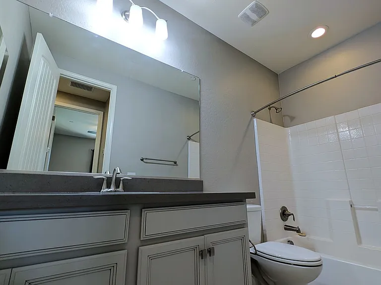 2477 W Market Pl #11 — Photo 28
