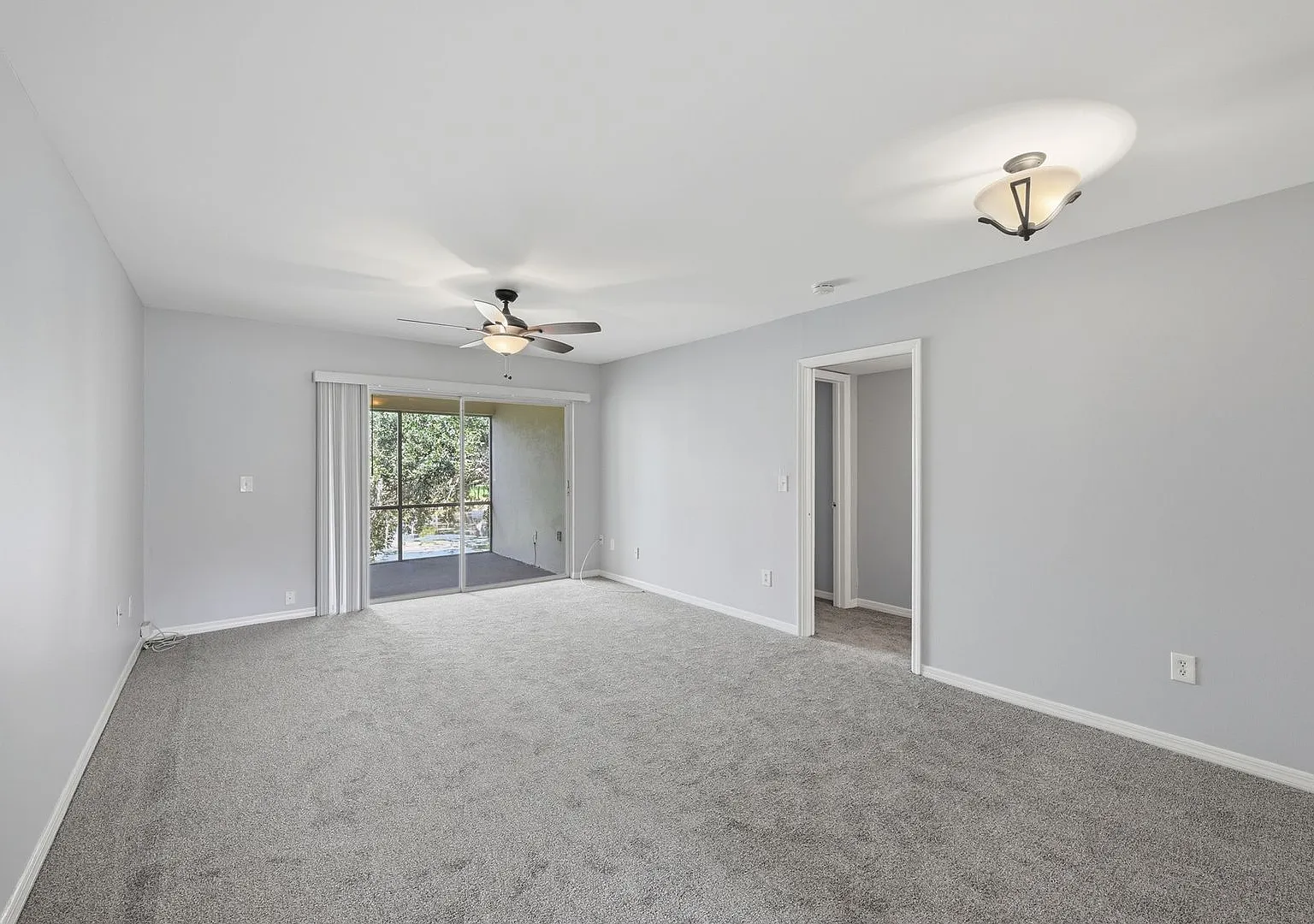 Beautiful 2-Bedroom Carrollwood Condo with Pond Views — Photo 3