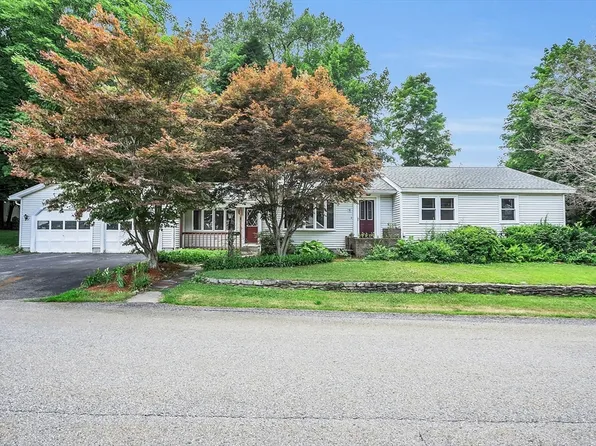 70 Saint Jean Ave, Leominster, MA 01453