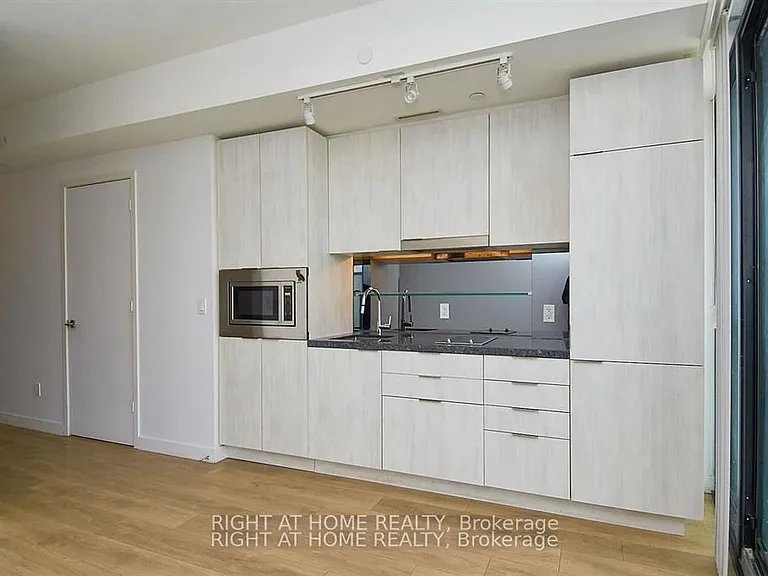 215 Queen St W #2406 — Photo 1