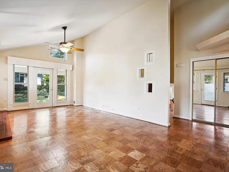 8509 Cyrus Pl — Photo 5