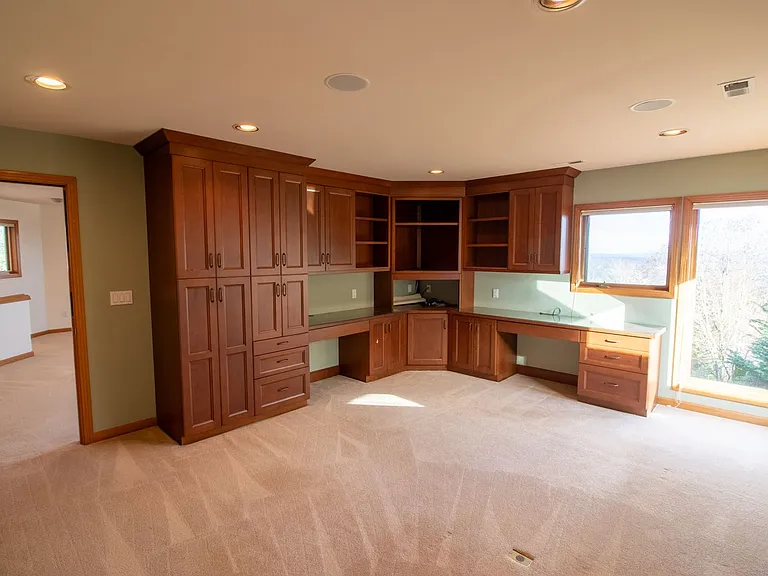 15831 SE 45th St — Photo 33