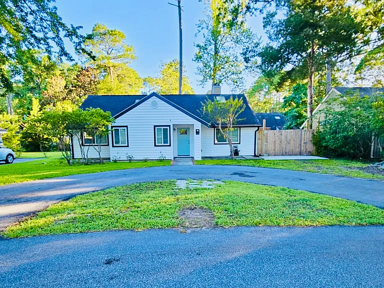 1126 Morning Glory Ct — Photo 1