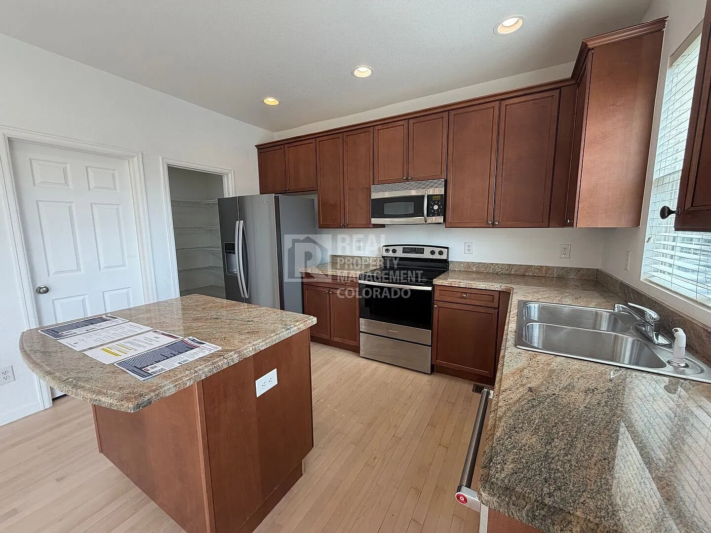 Spacious 3-Bedroom Home in Murphy Creek with 2-Car Garage & Fireplace — Photo 4