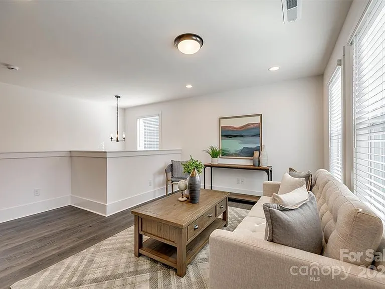 1241 Eastway Dr — Photo 19