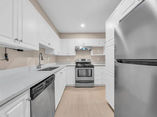 515 Whiting Way #107, Coquitlam, BC V3J 7W9