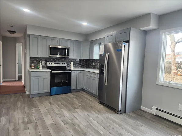 101 Le Grand Street, Brentwood, NY 11717