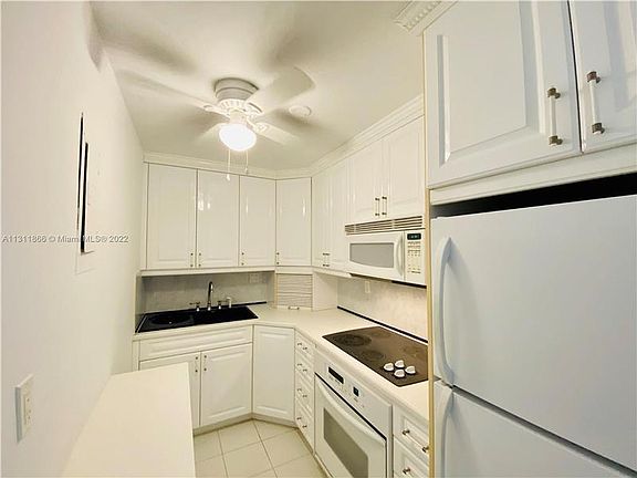 3rd image of 2900 Banyan St APT 104