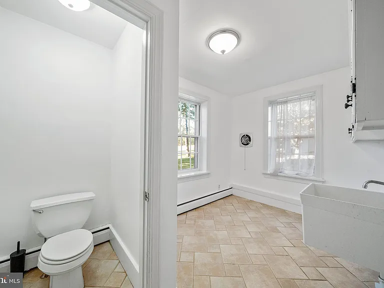 1025 N Chatham Rd — Photo 13