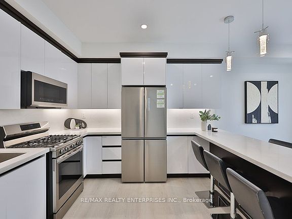 5th image of 172 Royal York Rd