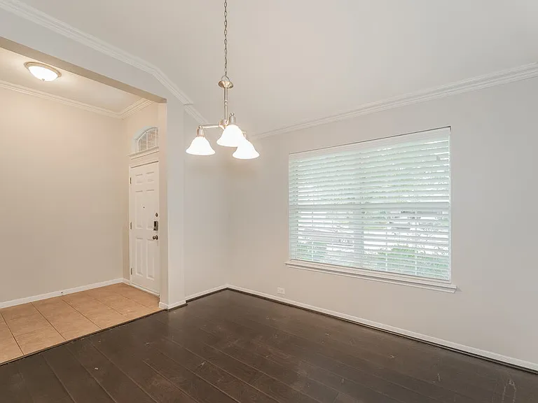 8011 Thorncroft Manor Ln — Photo 8