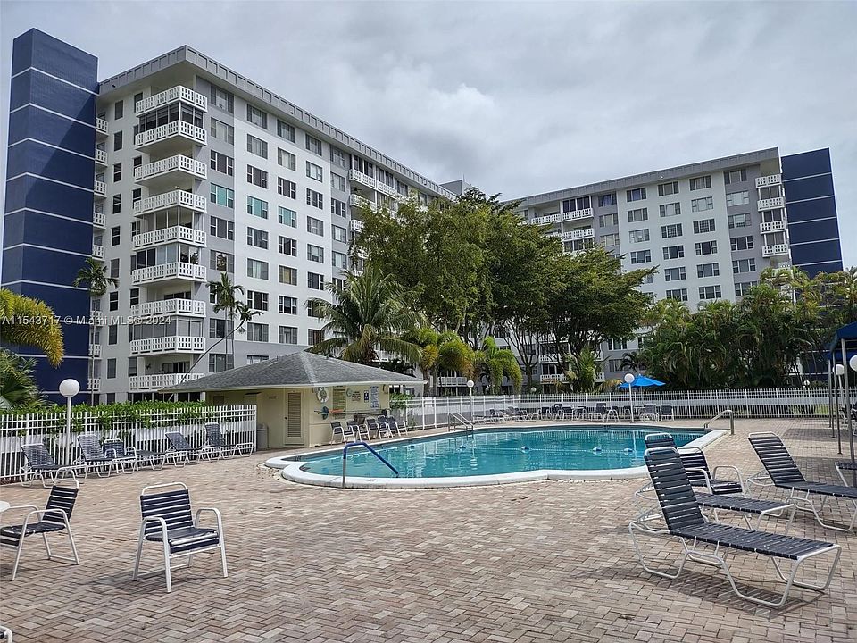 1st image of 4350 Hillcrest Dr #309