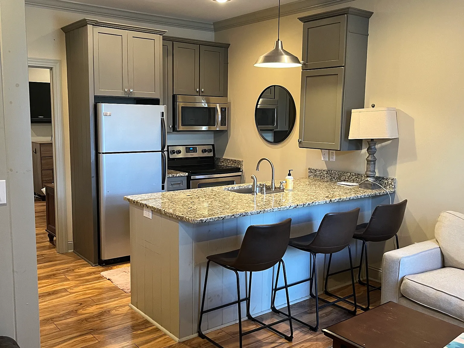 1 bed, 550 sqft, $1,050 — Photo 1