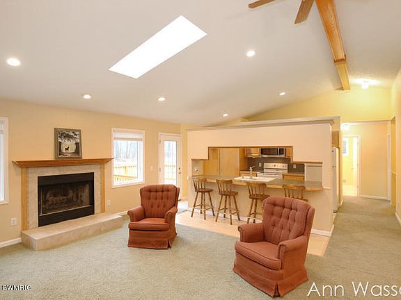 5th image of 6320 Hazelgreen Dr NE