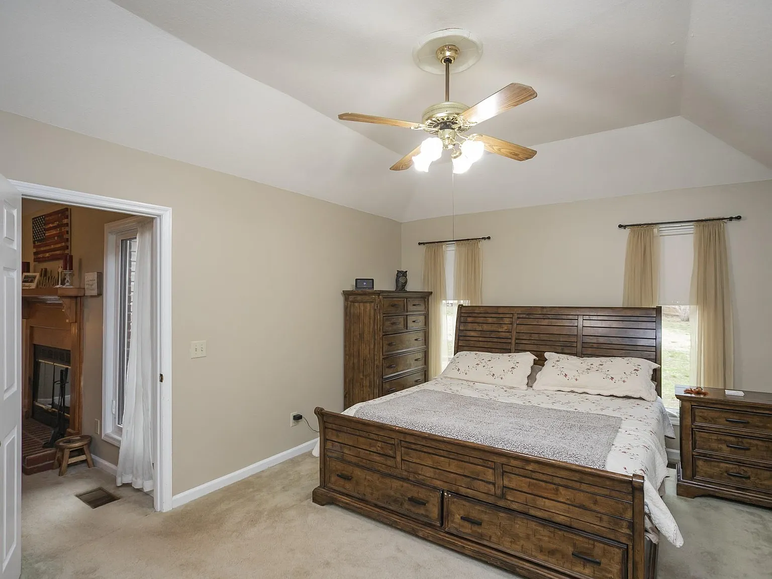 3 bed, 1627 sqft, $1,900 — Photo 2
