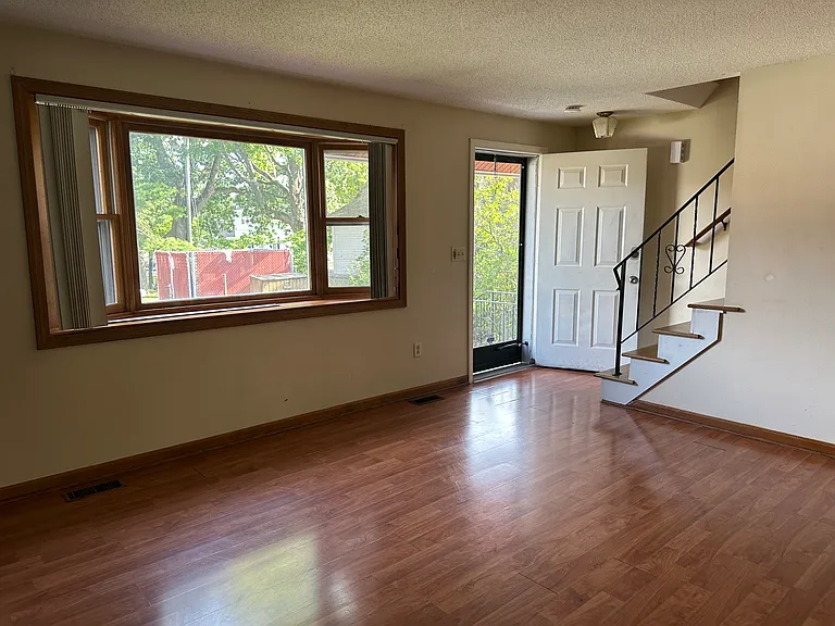 44 Gillis St #G — Photo 4
