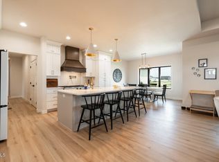 5411 Titanium Dr, Bismarck, ND 58503