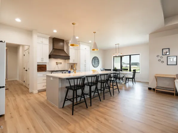 5411 Titanium Dr, Bismarck, ND 58503