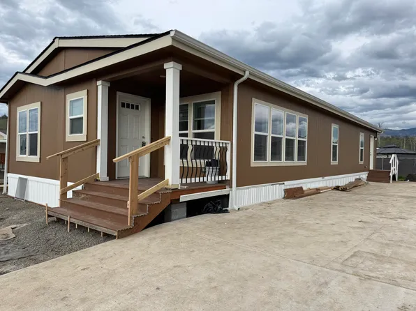 4729 S Pacific Hwy Unit 28, Phoenix, OR 97535