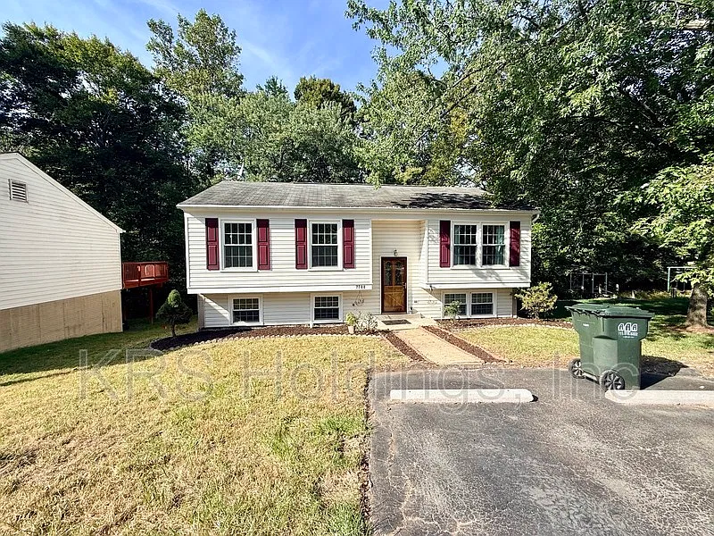4 bed, 2.0 bath, 1952 sqft, $3,300 — Photo 2