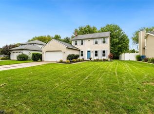 9757 Wainwright Ter, Olmsted Falls, OH 44138