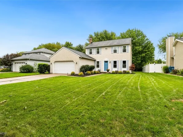 9757 Wainwright Ter, Olmsted Falls, OH 44138