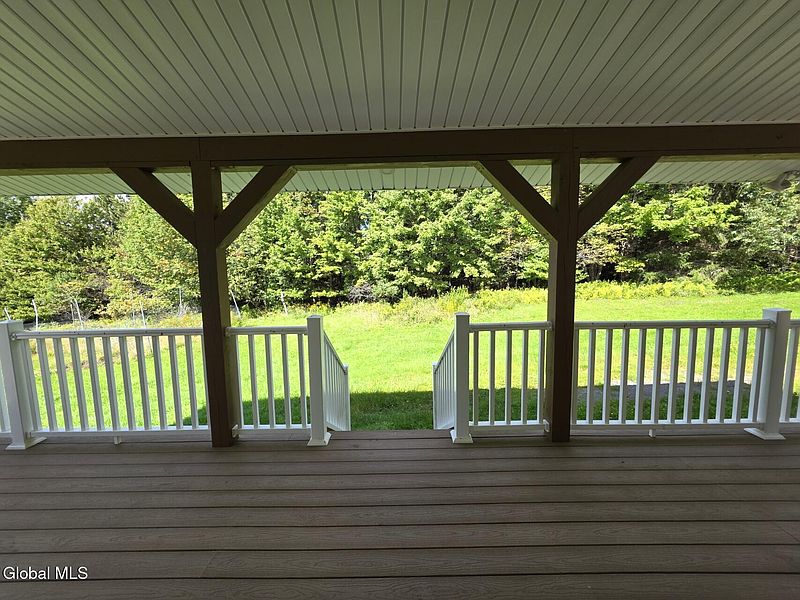 5th image of 221 Stone Ridge Drive