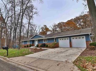 10828 N Kristin Ct, Peoria, IL 61615