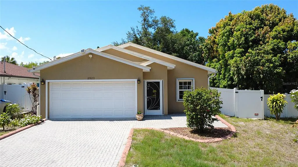 3 bed, 2.0 bath, 1511 sqft, $4,000 — Photo 1
