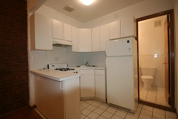 Rented by HH Realty | media 29