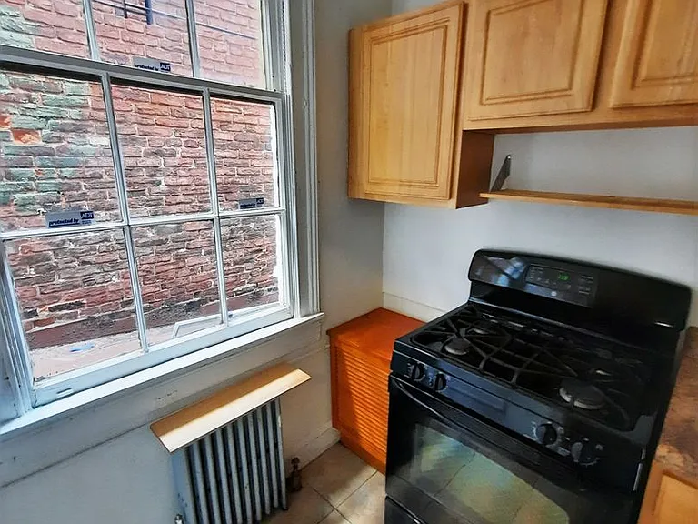 808 Cathedral St — Photo 10