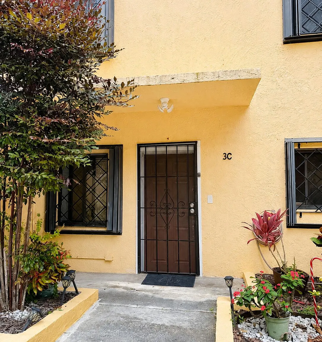 2 bed, $3,200 — Photo 2