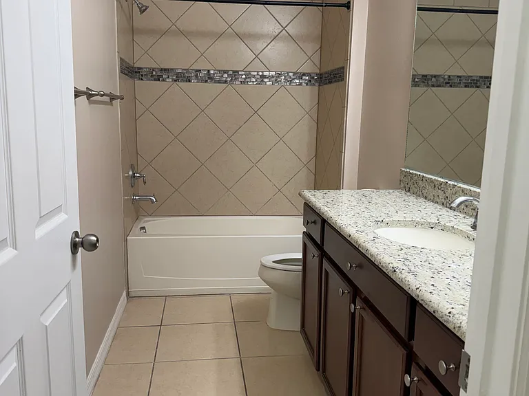 2410 Chateau Loop — Photo 21