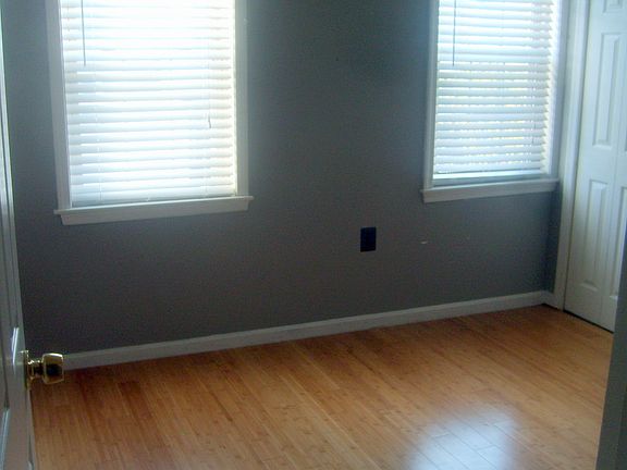 Rear bedroom (2nd floor)