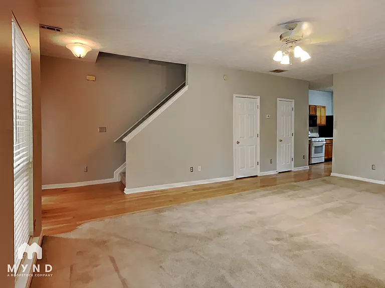 942 Tree Creek Pkwy — Photo 2