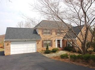 9915 Rosewood Hill Cir, Vienna, VA 22182