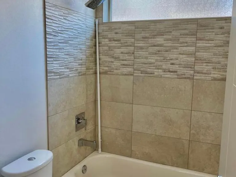 1762C NW 62nd St — Photo 3