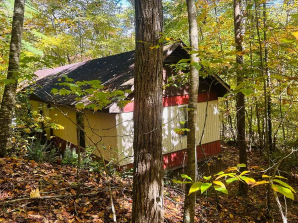 4395 White Oak Dr, Hiawassee, GA 30546