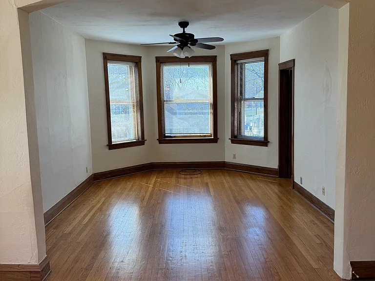 3853 N Hamlin Ave — Photo 7